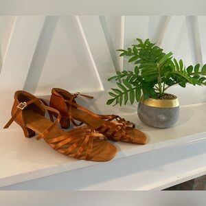 New No Box Olora Latin Salsa Dancing Kitten Heels 1.5 Inch Flexible sz 10 Orange